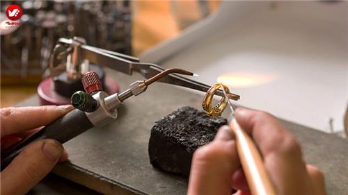 دوره آموزش تعمیرات طلا و جواهرات و آبکاری